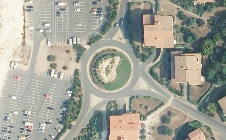 Vue aérienne du Rond-point anonyme n°114307605