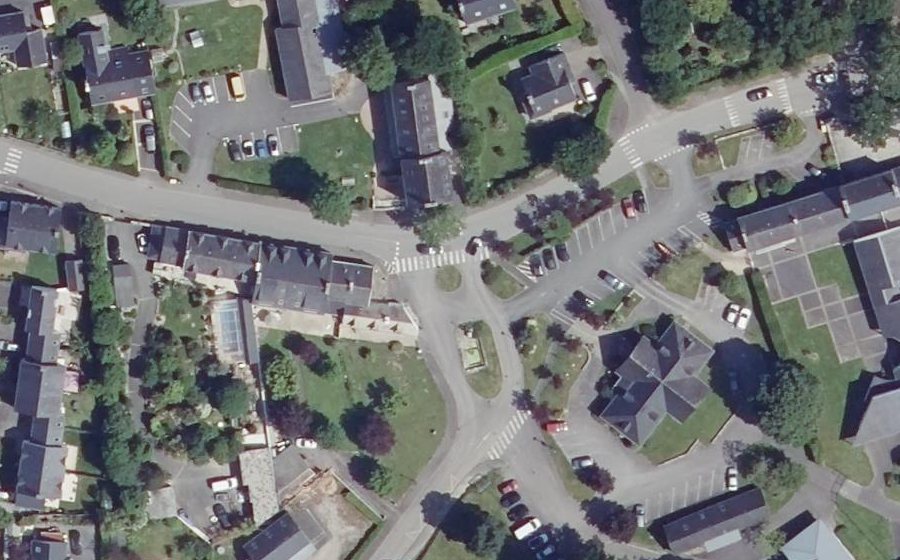 Vue aérienne du Rond-point anonyme n°114331636