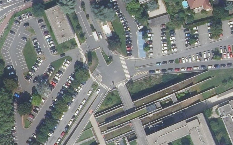 Vue aérienne du Rond-point anonyme n°114346634