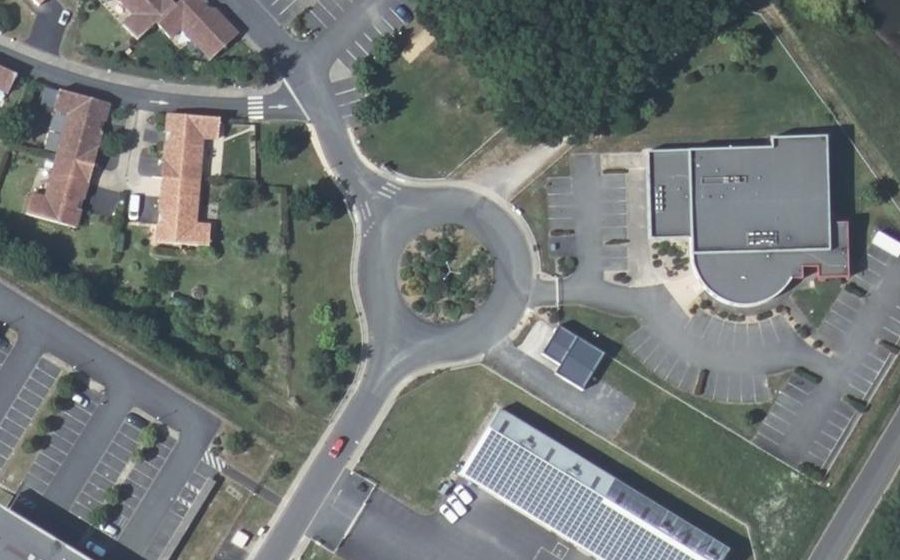 Vue aérienne du Rond-point anonyme n°114372234