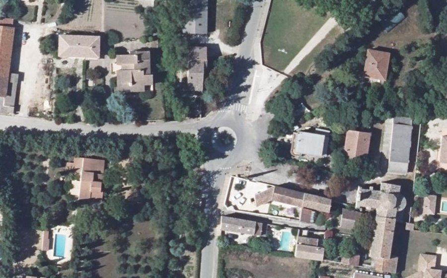 Vue aérienne du Rond-point anonyme n°1143914810