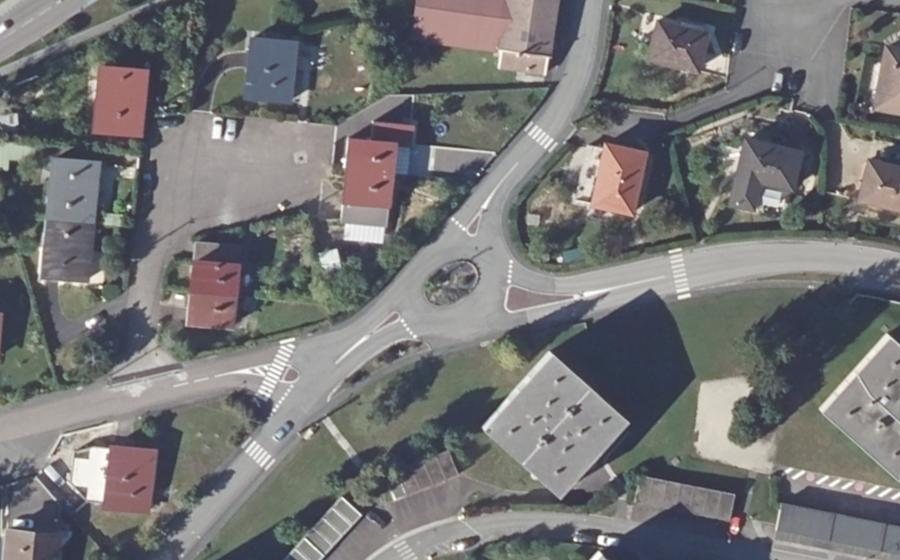 Vue aérienne du Rond-point anonyme n°114391559