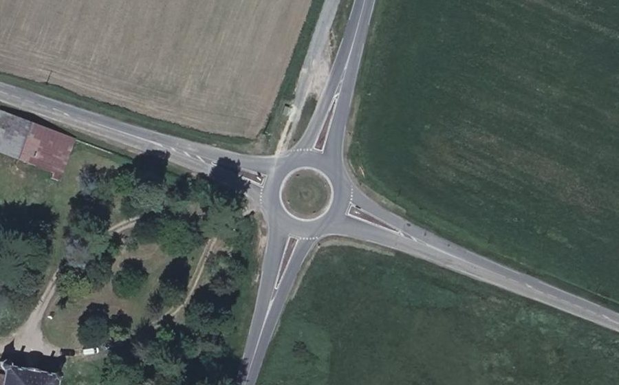 Vue aérienne du Rond-point anonyme n°114418197