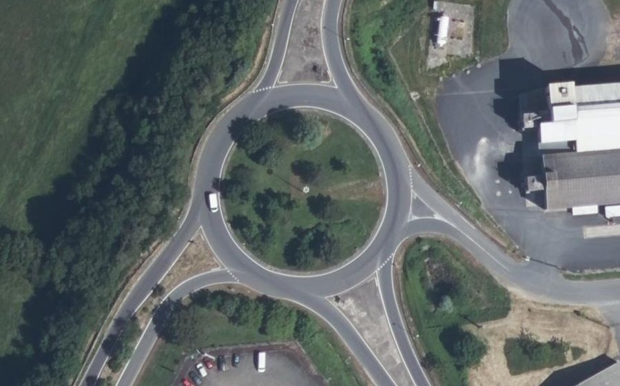 Vue aérienne du Rond-point anonyme n°114429340
