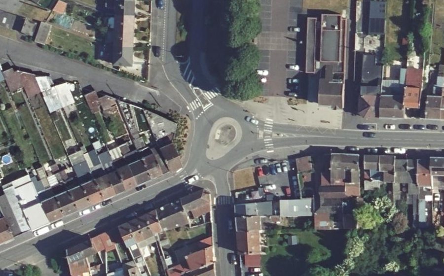 Vue aérienne du Rond-point anonyme n°1144360960