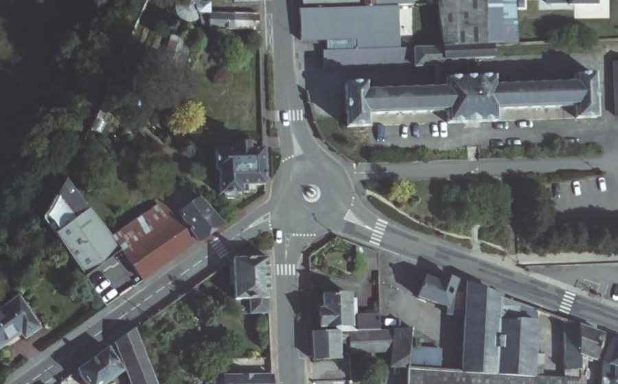 Vue aérienne du Rond-point anonyme n°114436568
