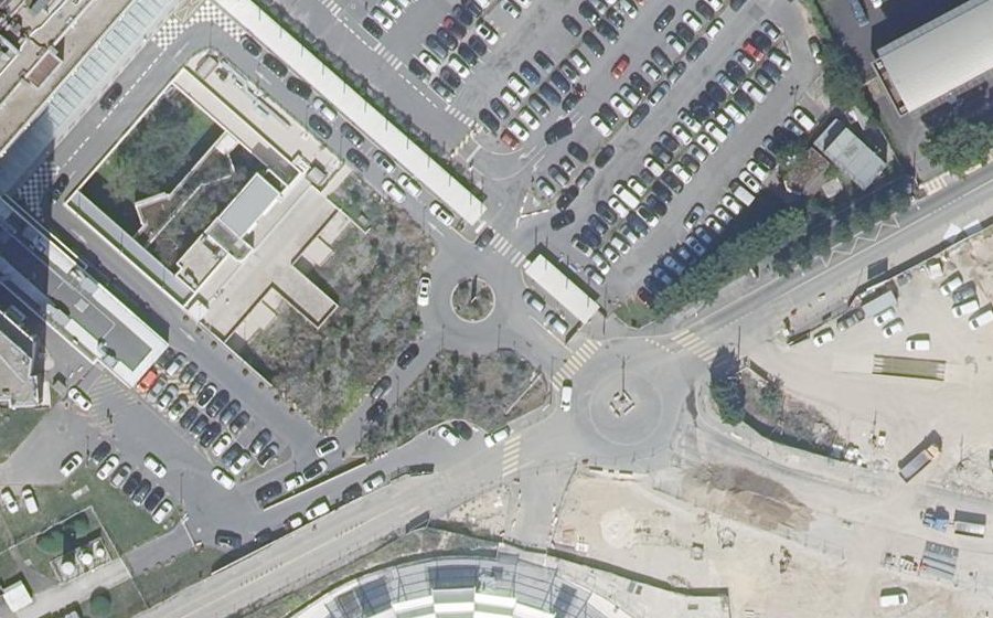 Vue aérienne du Rond-point anonyme n°114454336