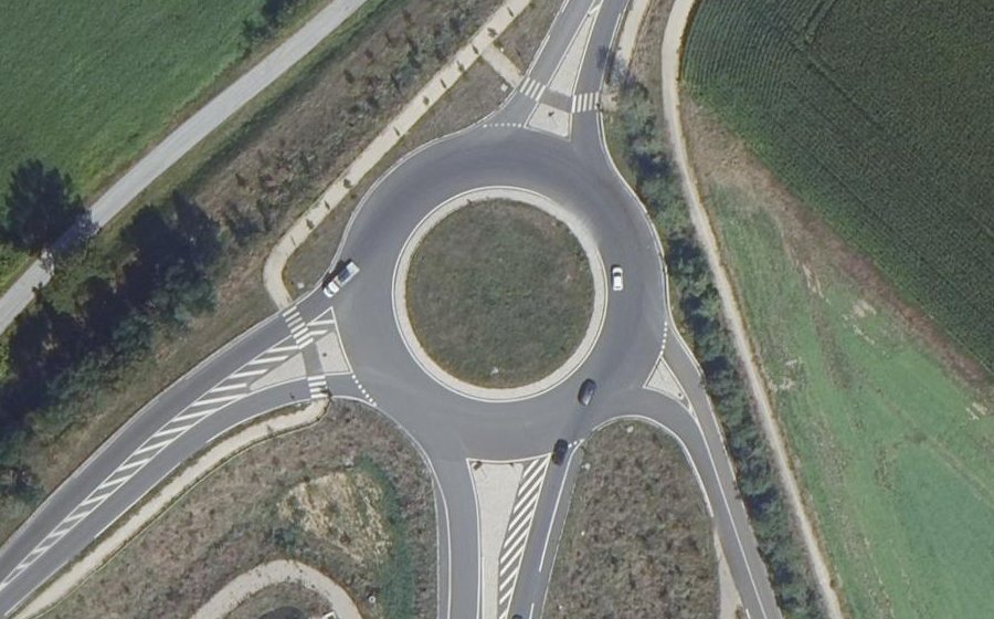 Vue aérienne du Rond-point anonyme n°1144902741
