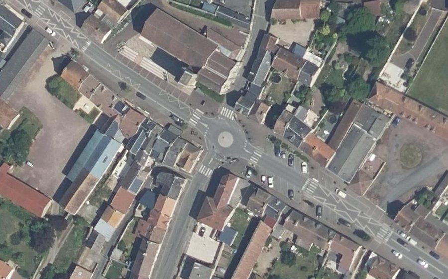 Vue aérienne du Rond-point anonyme n°1145085364