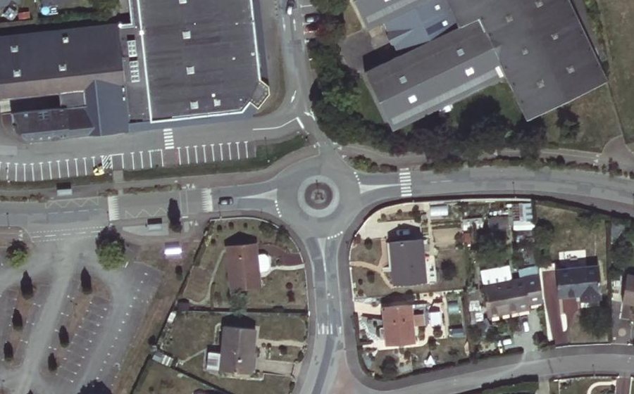 Vue aérienne du Rond-point anonyme n°114512401
