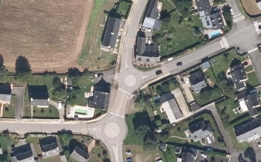 Vue aérienne du Rond-point anonyme n°1145236396