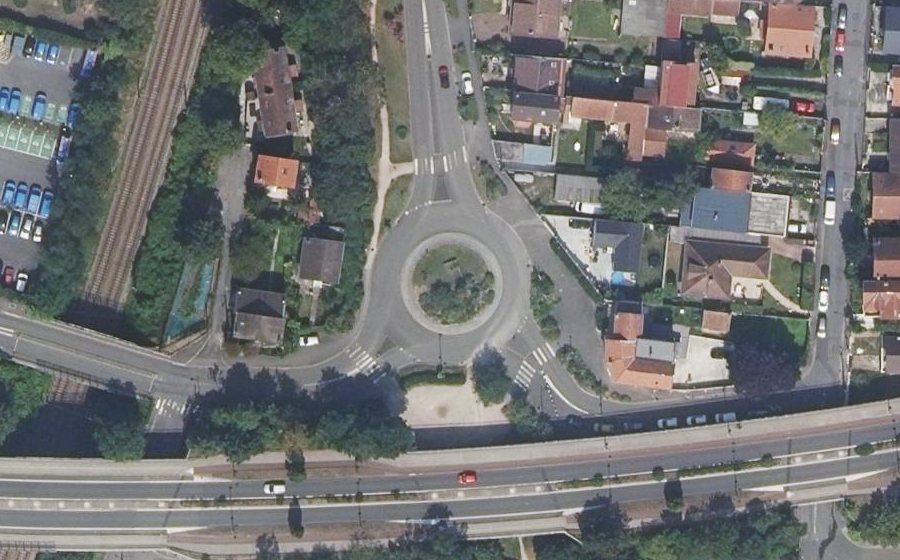 Vue aérienne du Rond-point anonyme n°114532865
