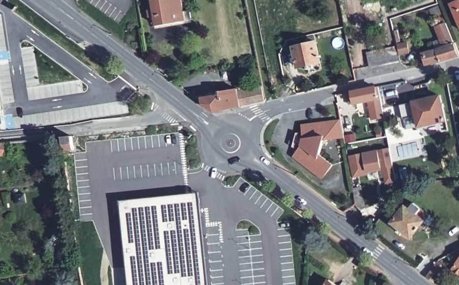 Vue aérienne du Rond-point anonyme n°1145358736