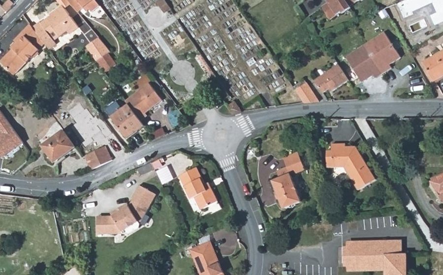 Vue aérienne du Rond-point anonyme n°114545607