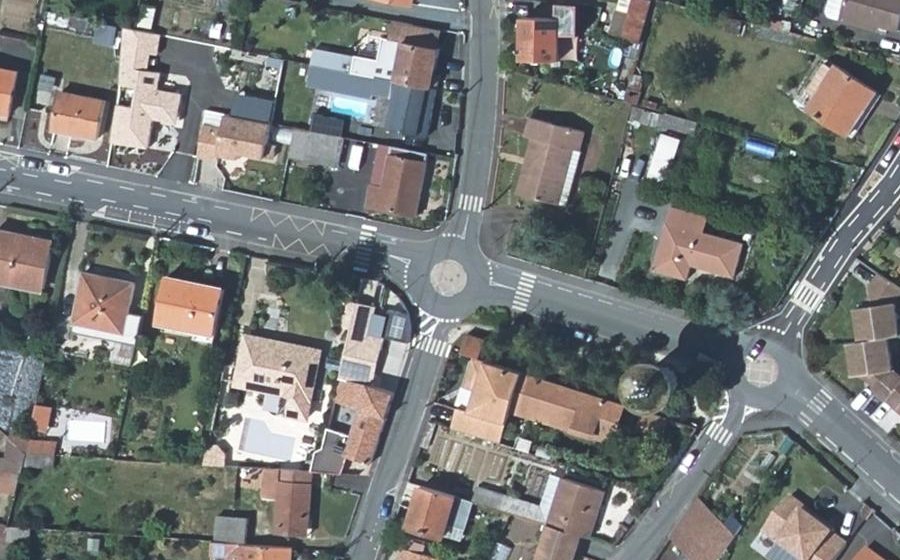 Vue aérienne du Rond-point anonyme n°114545613