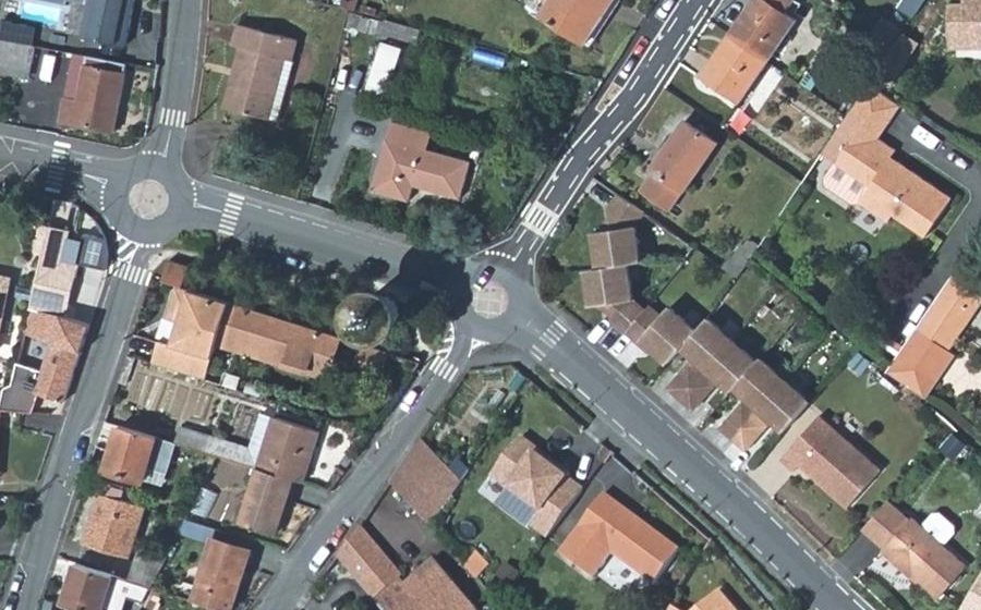 Vue aérienne du Rond-point anonyme n°114545615