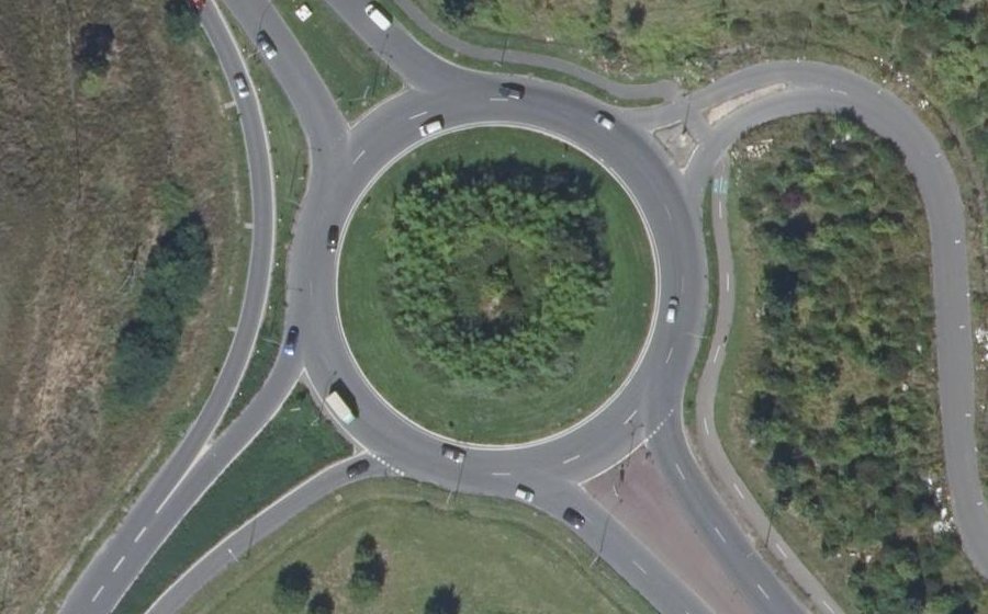 Vue aérienne du Rond-point anonyme n°114570290