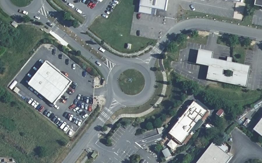 Vue aérienne du Rond-point anonyme n°114585821