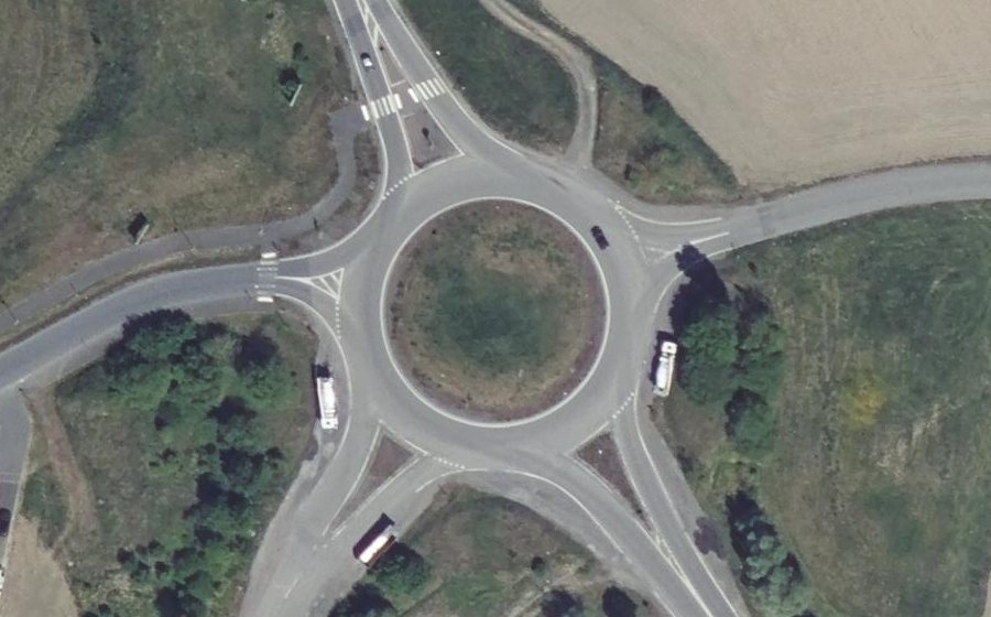 Vue aérienne du Rond-point anonyme n°114587969