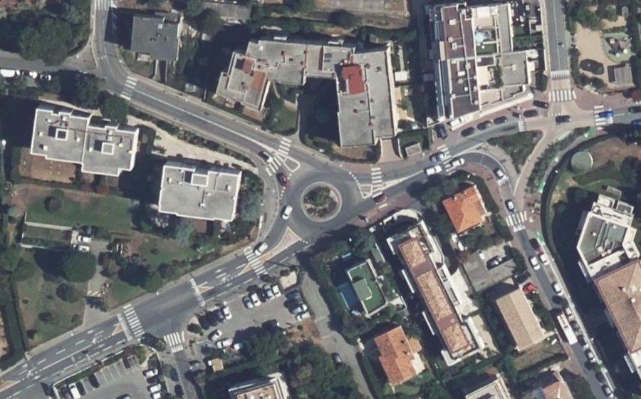 Vue aérienne du Rond-point anonyme n°114618712