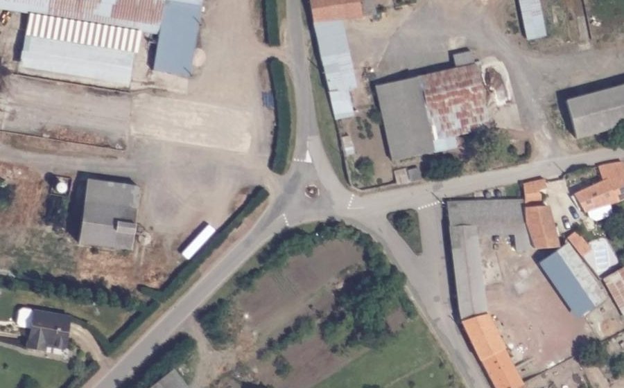 Vue aérienne du Rond-point anonyme n°1146402257