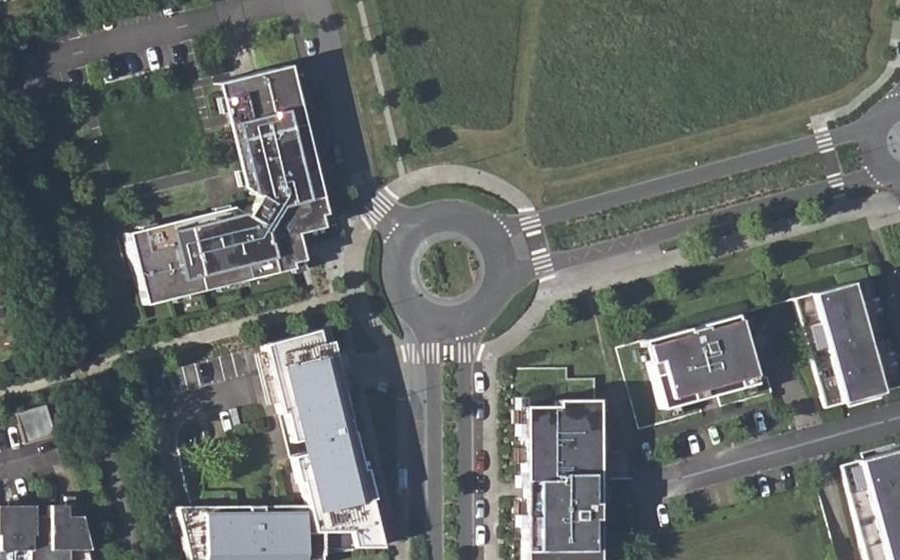 Vue aérienne du Rond-point anonyme n°114649095