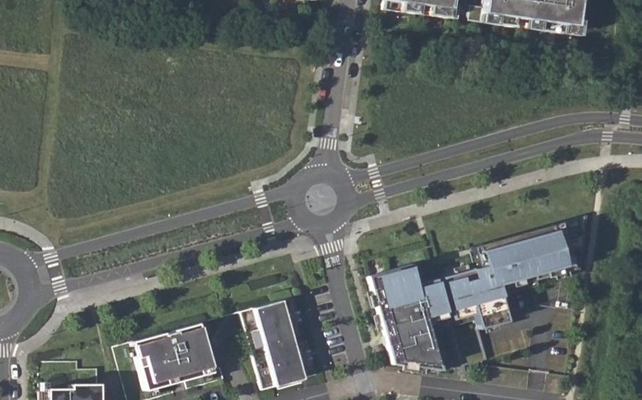 Vue aérienne du Rond-point anonyme n°114649101