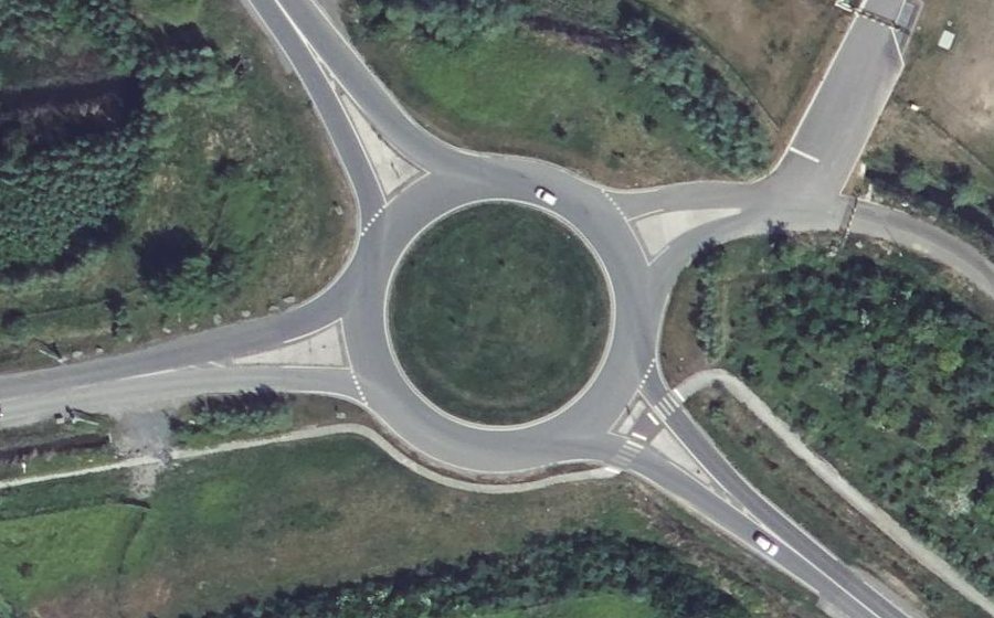 Vue aérienne du Rond-point anonyme n°114649730