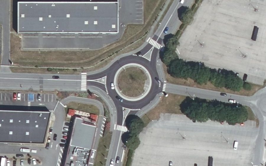 Vue aérienne du Rond-point anonyme n°114653666