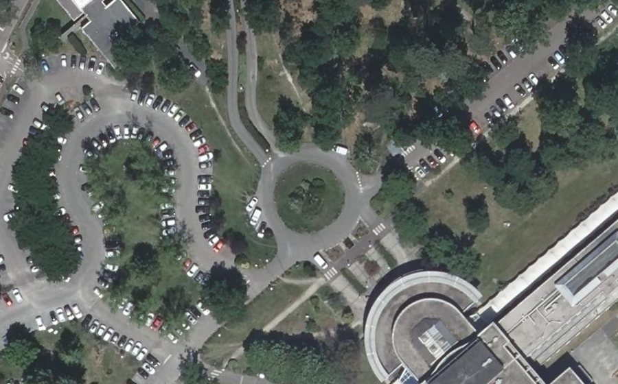 Vue aérienne du Rond-point anonyme n°114681740