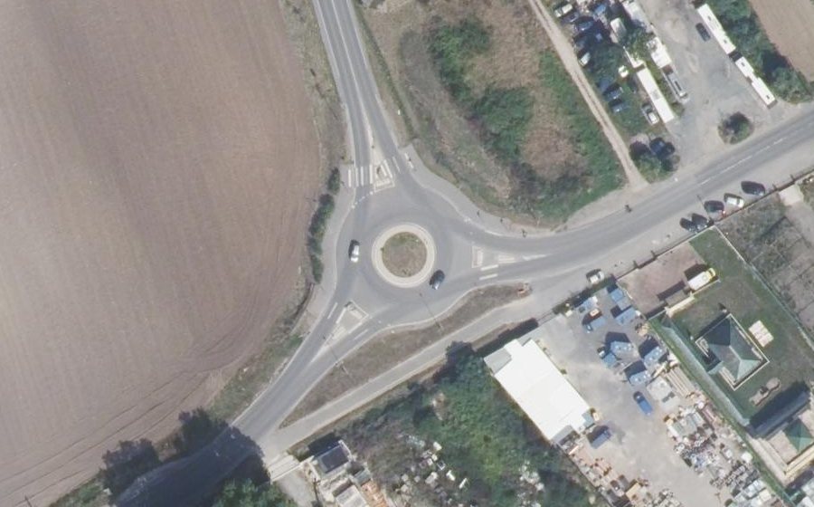 Vue aérienne du Rond-point anonyme n°1147066733
