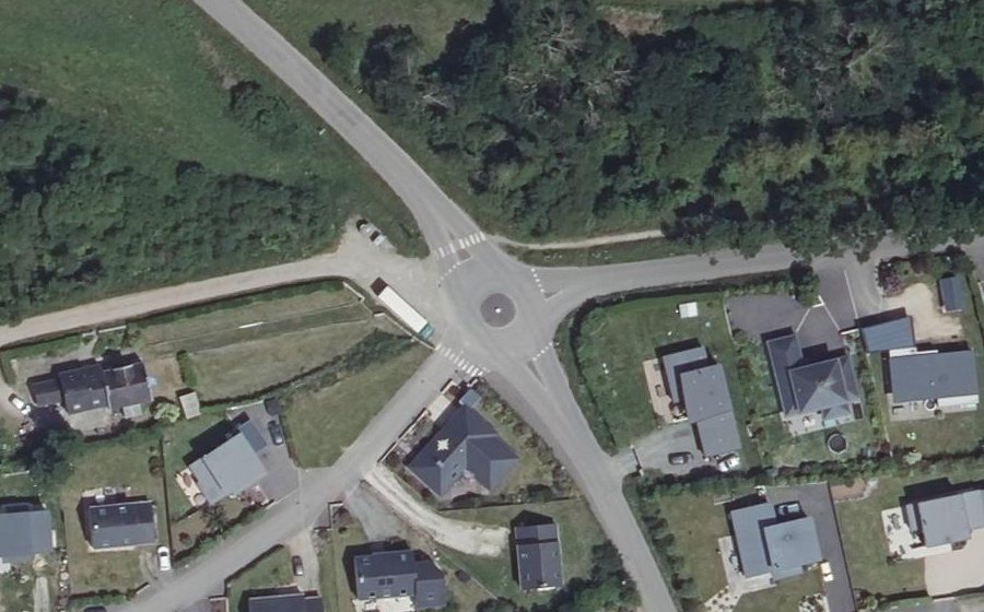 Vue aérienne du Rond-point anonyme n°114723062