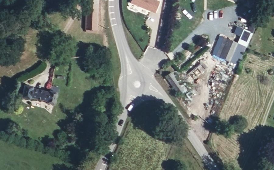 Vue aérienne du Rond-point anonyme n°1147444570