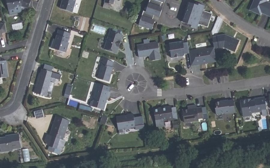Vue aérienne du Rond-point anonyme n°1147683123