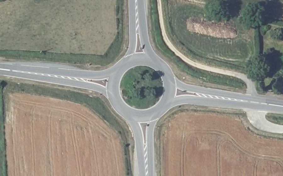 Vue aérienne du Rond-point anonyme n°1147772502