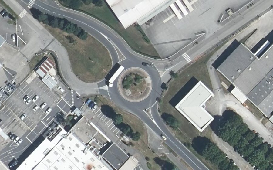 Vue aérienne du Rond-point anonyme n°11480362
