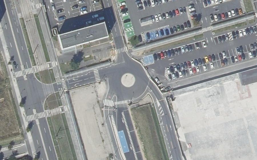 Vue aérienne du Rond-point anonyme n°1148272982