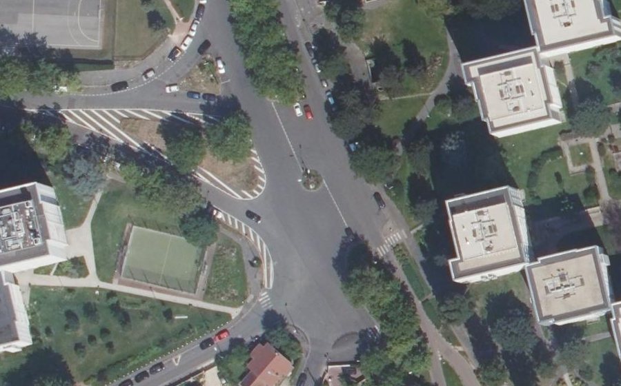 Vue aérienne du Rond-point anonyme n°1148730353
