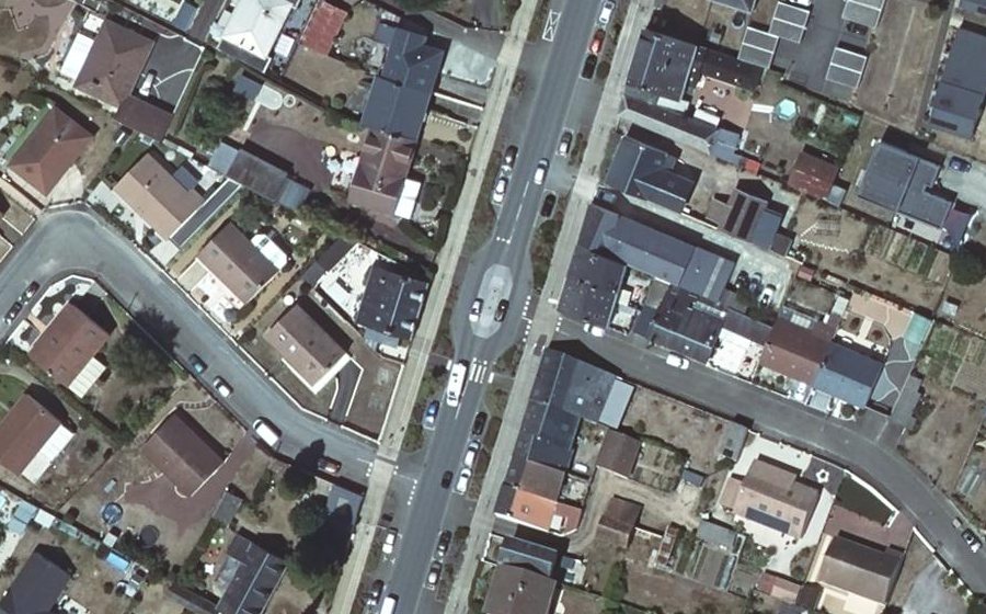 Vue aérienne du Rond-point anonyme n°1149143274