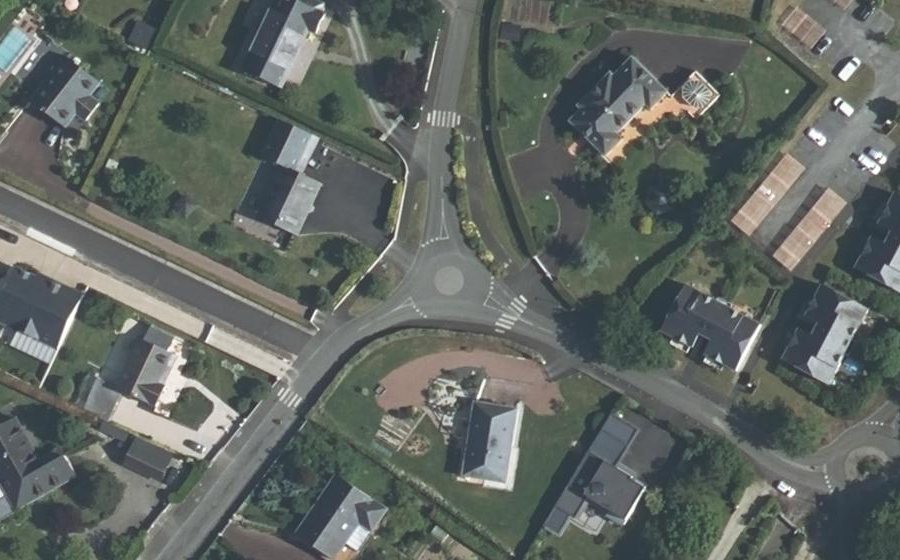 Vue aérienne du Rond-point anonyme n°1149571140
