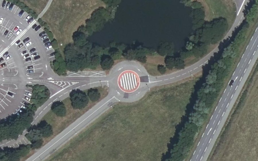 Vue aérienne du Rond-point anonyme n°115019364