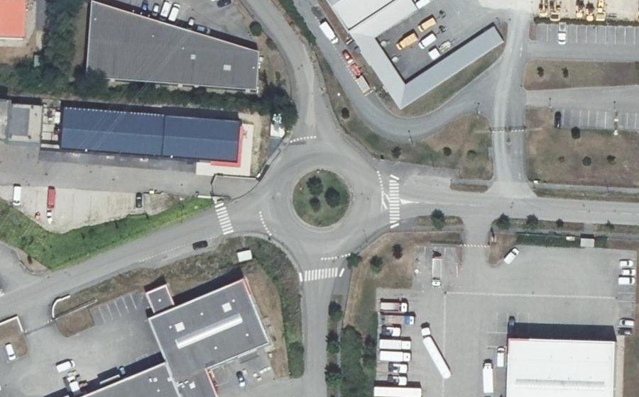 Vue aérienne du Rond-point anonyme n°115022687