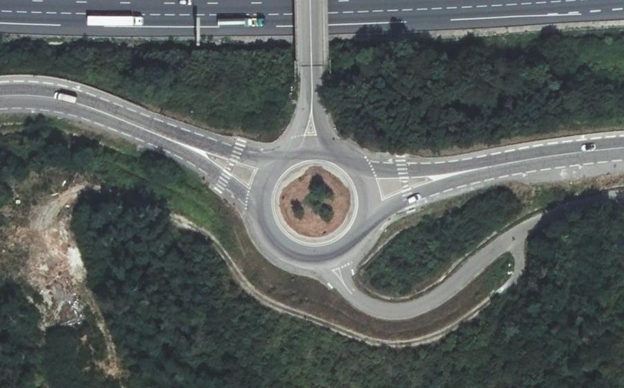 Vue aérienne du Rond-point anonyme n°115022996