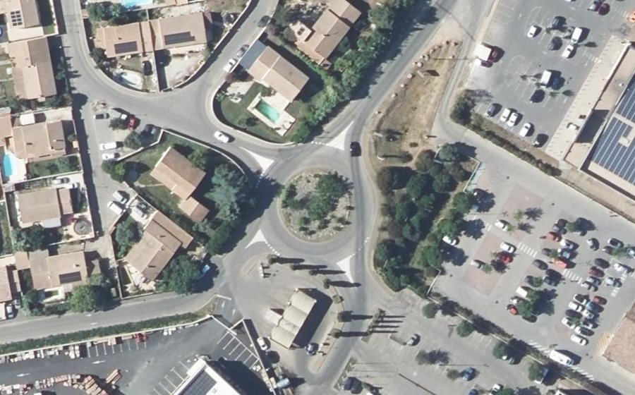 Vue aérienne du Rond-point anonyme n°115056580
