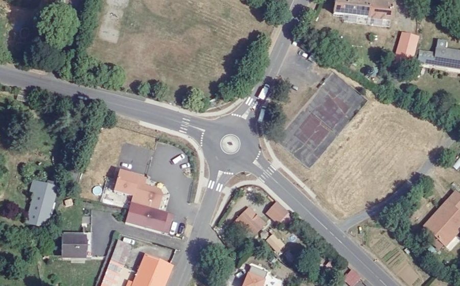 Vue aérienne du Rond-point anonyme n°1150645959
