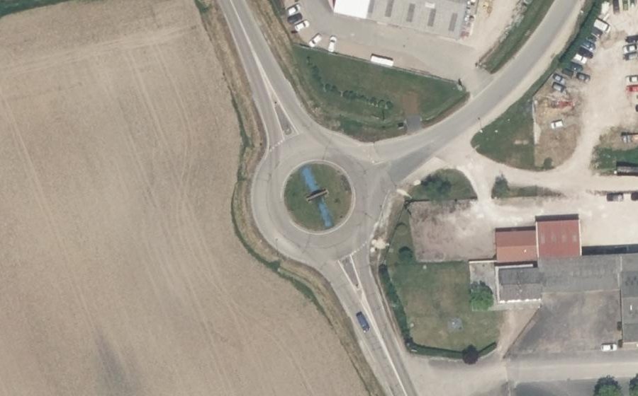 Vue aérienne du Rond-point anonyme n°115071063