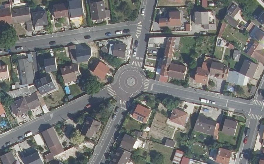 Vue aérienne du Rond-point anonyme n°1150746104