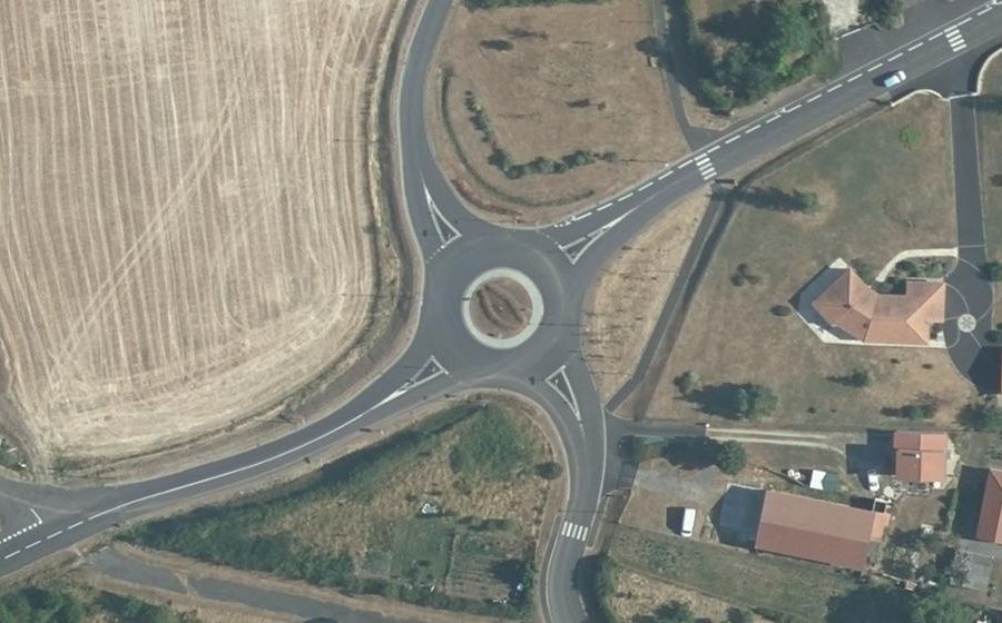 Vue aérienne du Rond-point anonyme n°1150755241