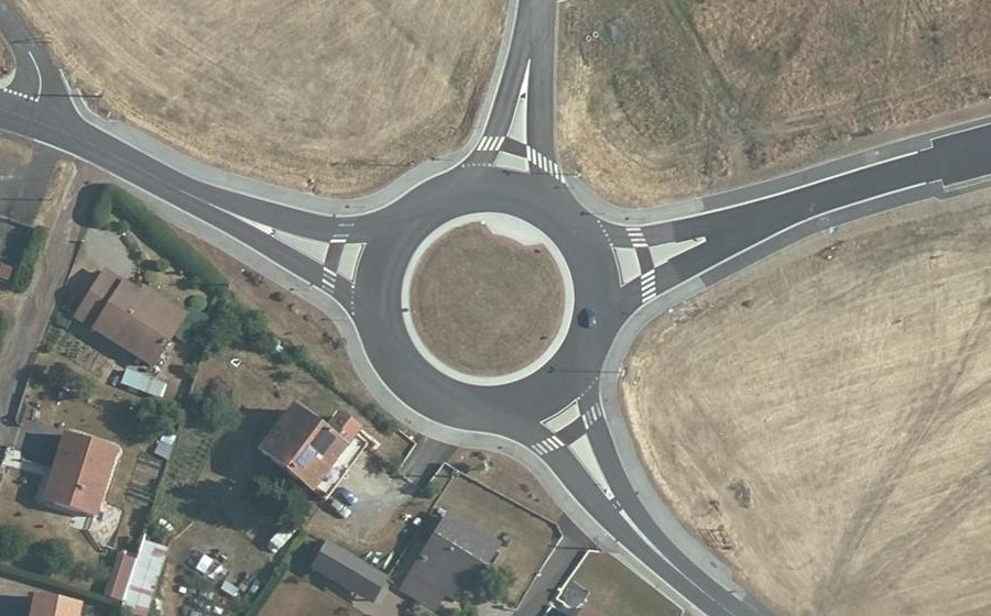 Vue aérienne du Rond-point anonyme n°1150755293
