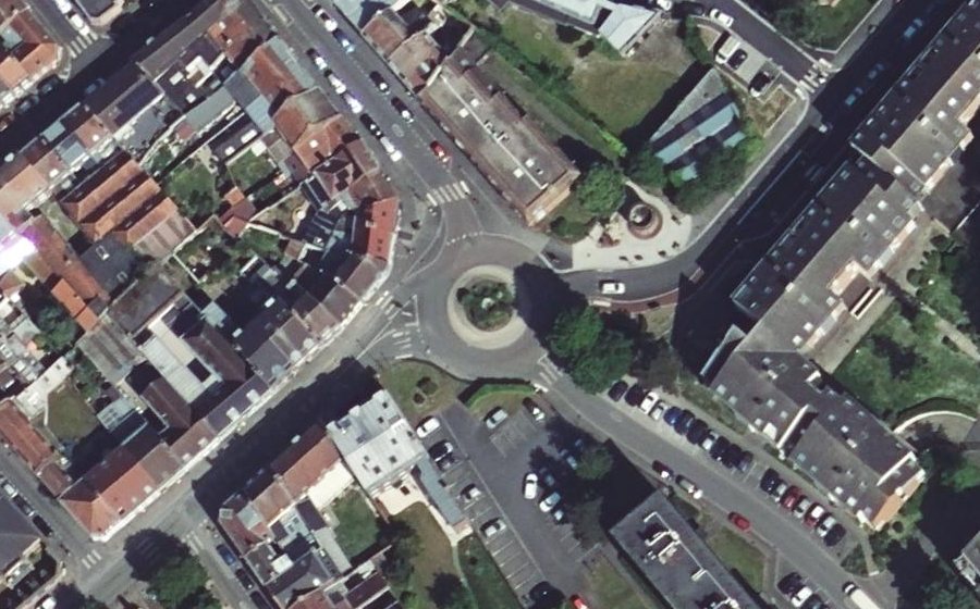 Vue aérienne du Rond-point anonyme n°115086640